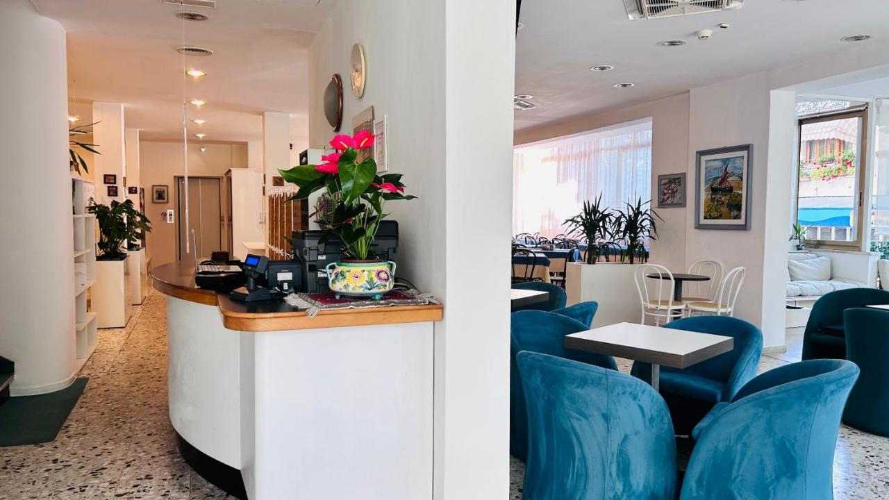 Hotel Sorriso Cattolica Buitenkant foto