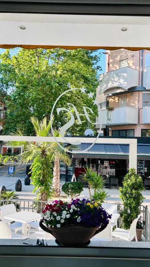 Hotel Sorriso Cattolica Buitenkant foto
